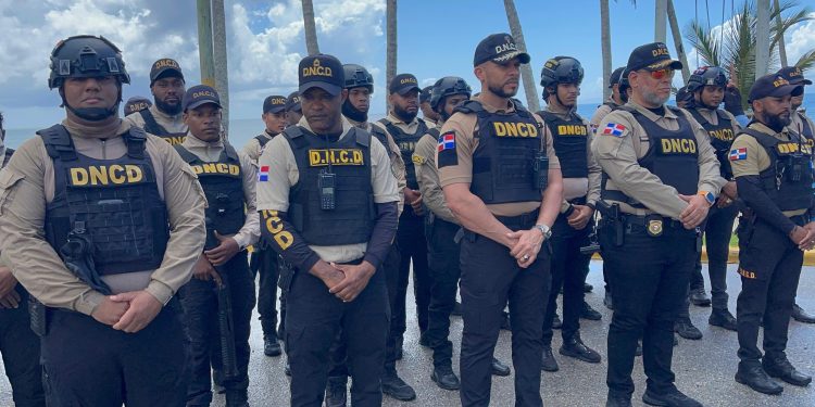 DNCD apresa 18 personas e incauta distintos narcóticos, celulares y dinero en Nagua y Cabrera