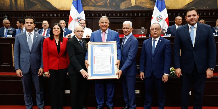 Senado reconoce a personalidades del arte, deporte, educación, justica y otras áreas