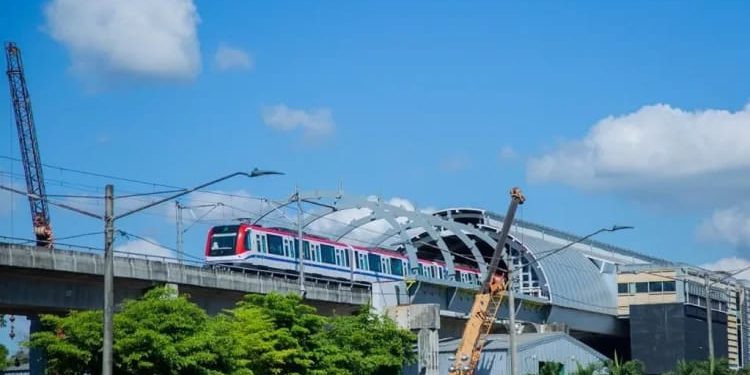 Retiran tren de la Línea 1 del Metro por daño en cristal lateral