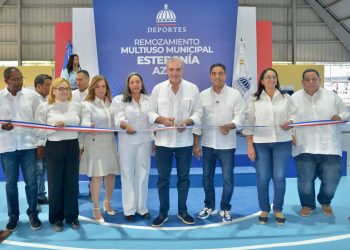 Presidente Abinader y ministro Kelvin Cruz entregan dos multiusos remozados en Azua