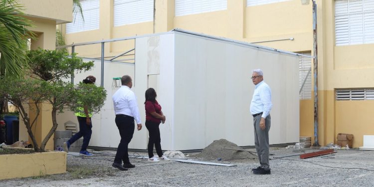 MINERD instala aulas móviles en La Regional 15 para garantizar cupos escolares 