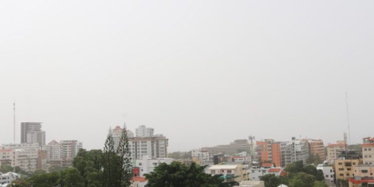 Polvo del Sáhara y algunos aguaceros en la tarde por incidencia de vaguada
