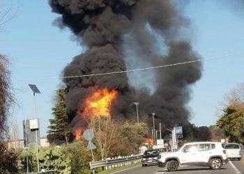 Una treintena de heridos por la violenta explosión de una gasolinera en Roma