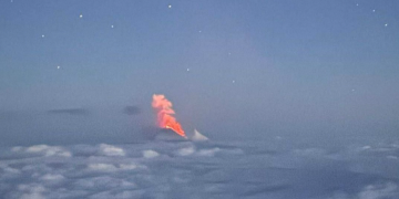 Un volcán entra en erupción en el extremo oriente de Rusia tras el terremoto