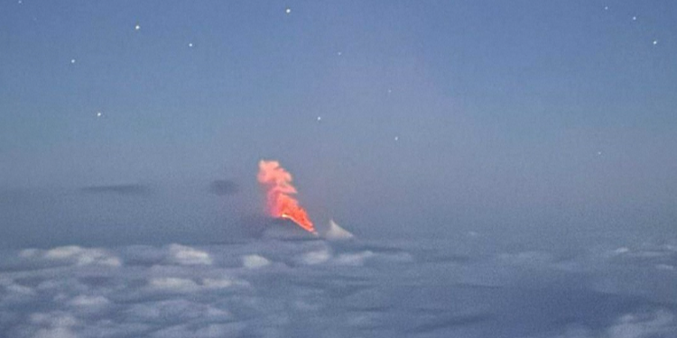 Un volcán entra en erupción en el extremo oriente de Rusia tras el terremoto