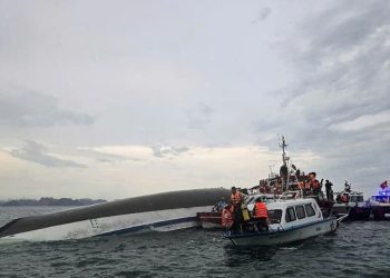 Más de 28 personas murieron y varias están desaparecidas tras el naufragio de un barco turístico en Vietnam