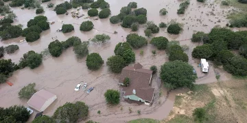 El número de muertos por las inundaciones en Texas aumentan  a 82, mientras  continúa la búsqueda de desaparecidos