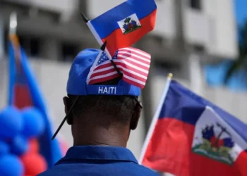 Juez federal bloquea intento de Trump de poner fin a estatus legal temporal para haitianos