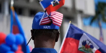 Juez federal bloquea intento de Trump de poner fin a estatus legal temporal para haitianos