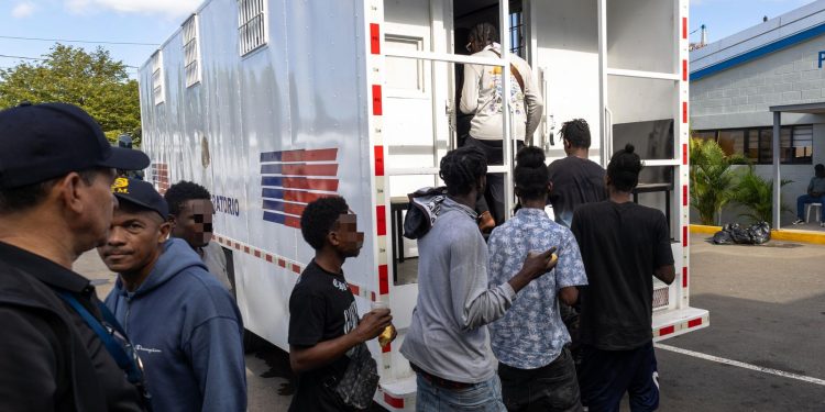 Unidades de interdicción migratoria detienen a 1,639 y repatrían 642 nacionales haitianos indocumentados