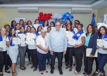 Desarrollo de la Comunidad capacita decenas de mujeres en SPM
