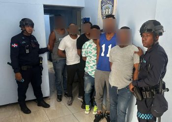 Policía Nacional apresa a seis motociclistas por agresión a vehículo en plena vía pública; investigan circunstancias del hecho