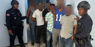 Policía Nacional apresa a seis motociclistas por agresión a vehículo en plena vía pública; investigan circunstancias del hecho