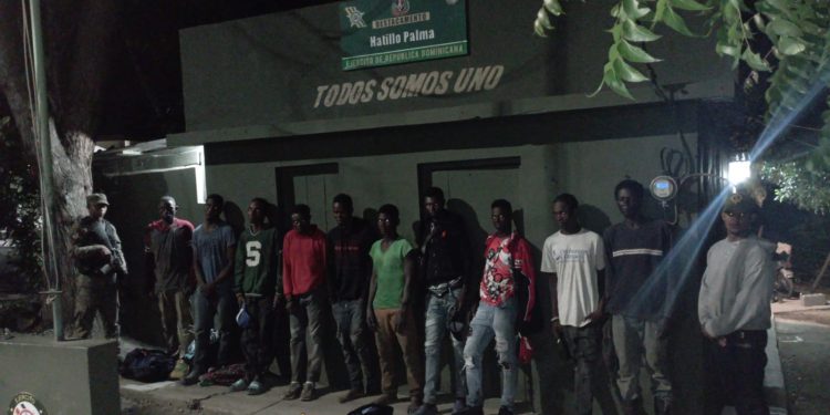 Apresan 35 haitianos indocumentados en zonas rurales de Montecristi y Dajabón