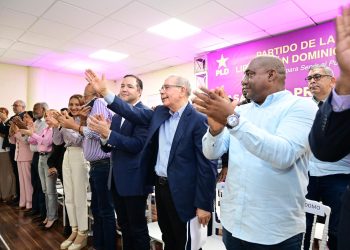 Danilo Medina encabeza masiva asamblea del PLD en Bahoruco y llama a “salir a buscar el poder en las calles”