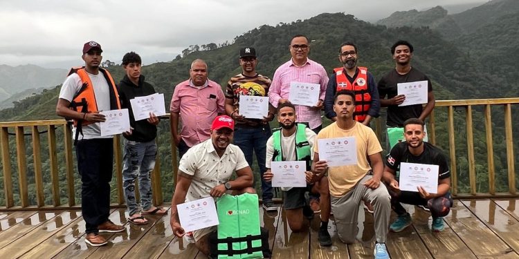 Defensa Civil certifica veinticinco guías en Plan de Asistencia Básica en Bonao
