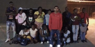 Miembros del ERD interceptan jeepeta con 14 indocumentados en Mao