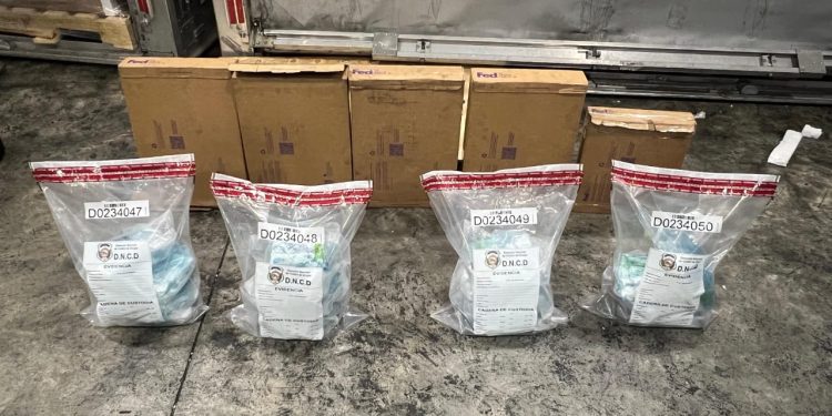 DNCD impide envío de 17 paquetes presumiblemente cocaína hacia Estados Unidos