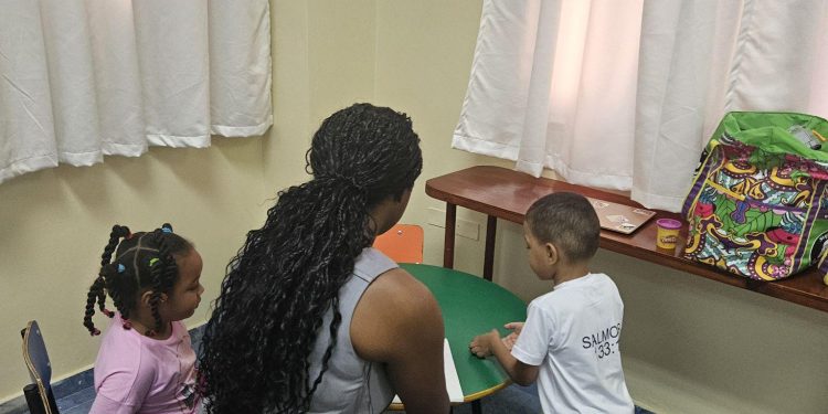 Liga de Softball Dajaboneros en USA auspicia jornada de habla y lenguaje en Dajabón