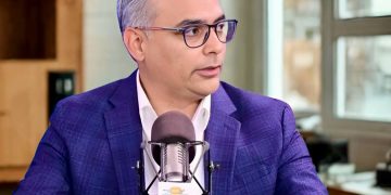 Jeffrey Infante plantea soluciones de movilidad para Santiago y abre debate sobre planificación urbana