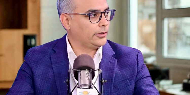 Jeffrey Infante plantea soluciones de movilidad para Santiago y abre debate sobre planificación urbana