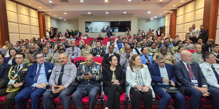 Instituciones conocen buenas prácticas policiales en RD