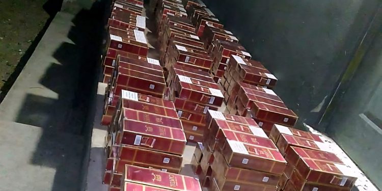 Ejército ocupa contrabando de cigarrillos en unos matorrales en Dajabón