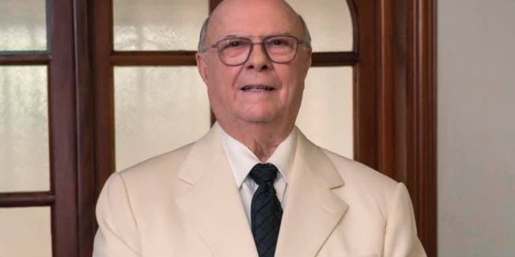 Hipólito Mejía pide al director de CEA dé a conocer los casos y expedientes de la supuesta “piñata” en el periodo 2000-2004 en esa institución