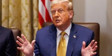 Demandan a Trump Donald por eliminar millonarios fondos para prevención de desastres naturales