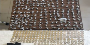 Policía desmantela punto de sustancias narcóticas en las 20 casitas, Baní