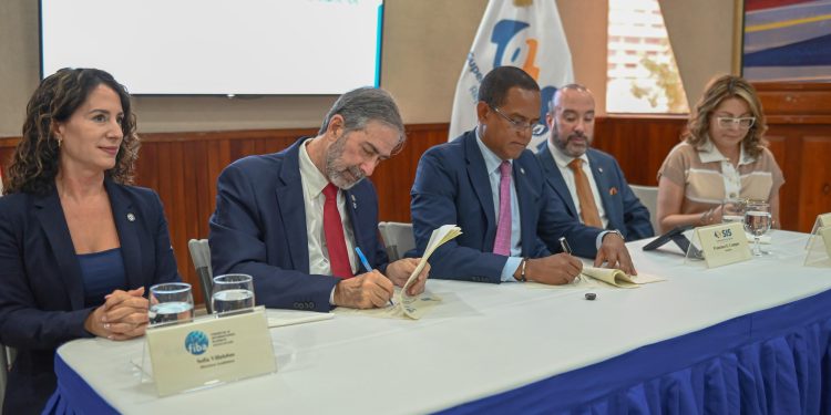 Superintendencia de Seguros fortalece lucha contra lavado de activos con alianza estratégica con FIBA