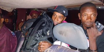 Tras persecución Ejército Dominicano detiene jeepeta con 14  haitianos indocumentados en Vallejuelo