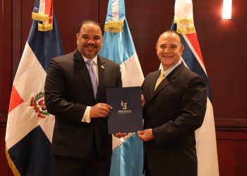 Defensor del Pueblo recibe reconocimiento internacional por promover derechos