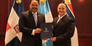 Defensor del Pueblo recibe reconocimiento internacional por promover derechos