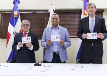 INPOSDOM y Embajada de Rusia ponen en circulación emisión postal conjunta en conmemoración de los 80 años de relaciones diplomáticas entre ambos países