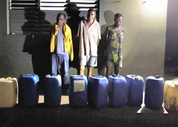 Ejército detiene a dominicano y dos haitianos con 55 galones de clerén en Dajabón