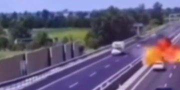 Dos fallecidos al estrellarse avioneta en autopista al norte de Italia