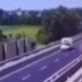 Dos fallecidos al estrellarse avioneta en autopista al norte de Italia