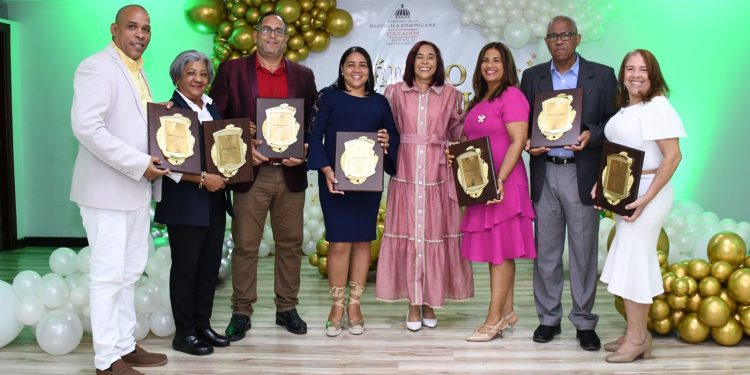 Mérito Magisterial 2025: Regional 10 reconoce alrededor de 80 docentes por su ardua labor