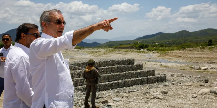 Presidente Abinader inaugura obras hidráulicas en Azua