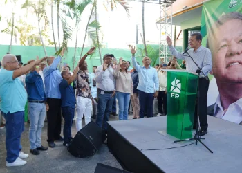 Leonel Fernández suma nuevos dirigentes a Fuerza del Pueblo en Peravia