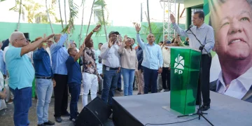 Leonel Fernández suma nuevos dirigentes a Fuerza del Pueblo en Peravia