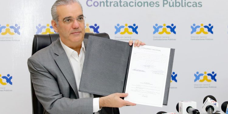Presidente Abinader promulga la nueva Ley 47-25 de Contrataciones Públicas y sella un compromiso histórico con la transparencia