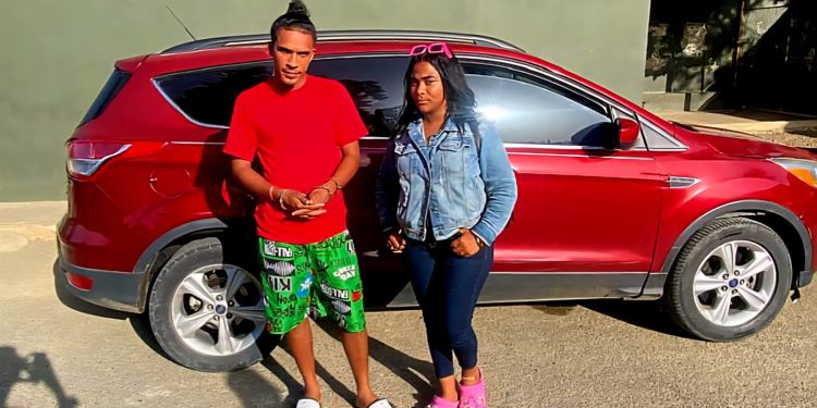 Ejército detiene pareja con nueve ciudadanos haitianos en situación migratoria irregular en un vehículo en Mao