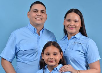 Pareja venezolana revoluciona la educación en República Dominicana al impartir conocimientos que transforman vidas