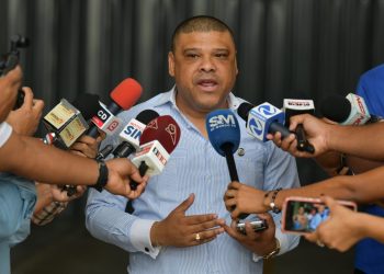 Diputado del PRD califica como “palo acechao a la población” aprobación de préstamo por US$615 millones en la madrugada