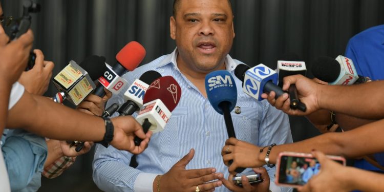 Diputado del PRD califica como “palo acechao a la población” aprobación de préstamo por US$615 millones en la madrugada