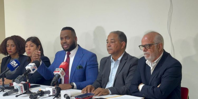 Profesionales de la comunicación respaldan investigación contra la extorsión disfrazada de periodismo y piden proteger la crítica responsable