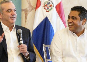 Ministro Kelvin Cruz anuncia inversión de RD$ 800 millones para construir 30 multiusos en GSD