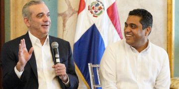 Ministro Kelvin Cruz anuncia inversión de RD$ 800 millones para construir 30 multiusos en GSD